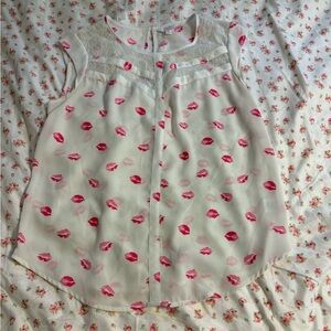 Candie's White Top with Pink Lip Design